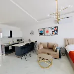 Modern Luxury Apartment *